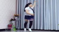 点击观看青青世界广场舞 DJ 小鲜肉 原创舞动旋律 32步 学生妹制服超短裙 附正反面视频视频