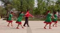 点击观看《红领巾广场舞 蓝月山谷 编舞廖弟 集体正面舞蹈视频》