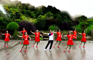 点击观看《湖南小帅广场舞 把你放心上 多人集体健身舞 藏舞附教学视频》
