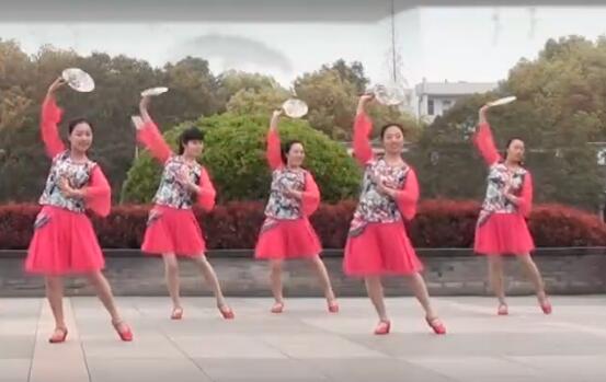 点击观看《茉莉广场舞 爱的世界只有你  好看的扇子舞集体演示版》