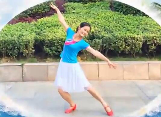 点击观看《铜陵飞扬广场舞 踏浪 简洁明快简单易学的健身舞 编舞紫伊》
