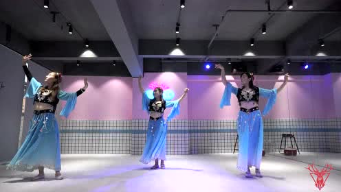 点击观看《龙妹大眼的新疆小姐姐跳维吾尔族舞《ELK DANCE》，真香》