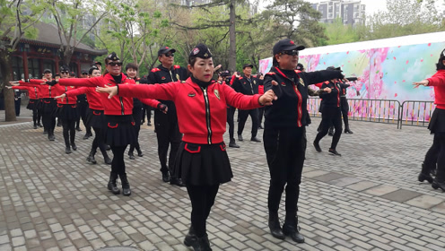 经典第二套水兵舞视频 张孝花每天都跳的水兵舞