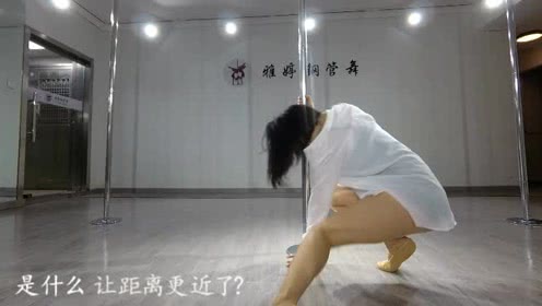 点击观看《钢管舞抒情 婷婷独舞过客》