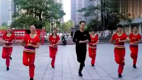 点击观看《东凤文体广场曳步舞 34步鬼步舞《晚秋》》