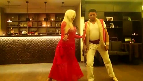 点击观看《双人情侣shaabi舞蹈视频》