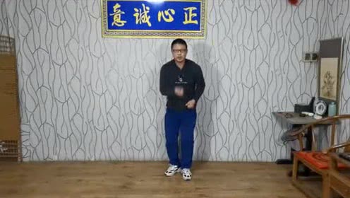 点击观看《抗击疫情 免费学养生拳 劈拳健肺-第三式》